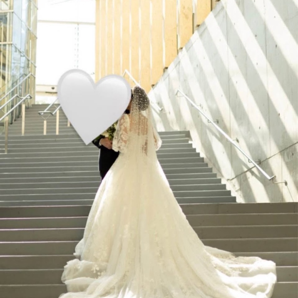 Elegant White Lace Wedding Dress 👗